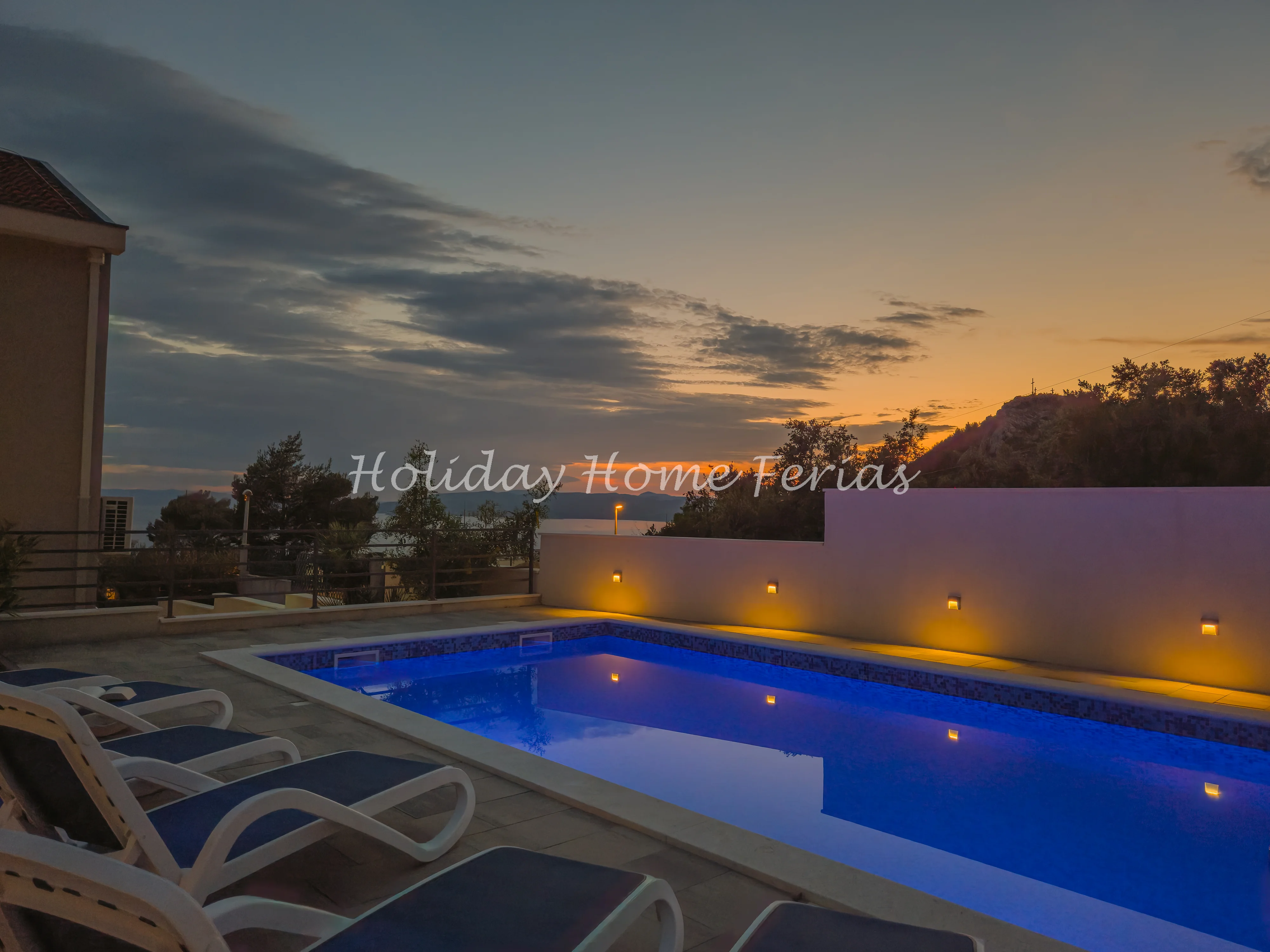 Private pool with WiFi at Holiday Home Ferias Makarska - ideal for digital nomads